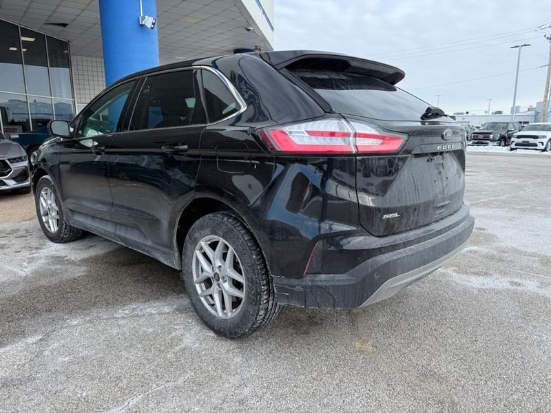 Ford Edge Vehicle Full-screen Gallery Image 3