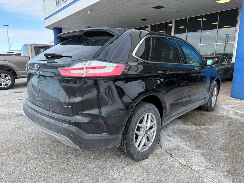 Ford Edge Vehicle Full-screen Gallery Image 4
