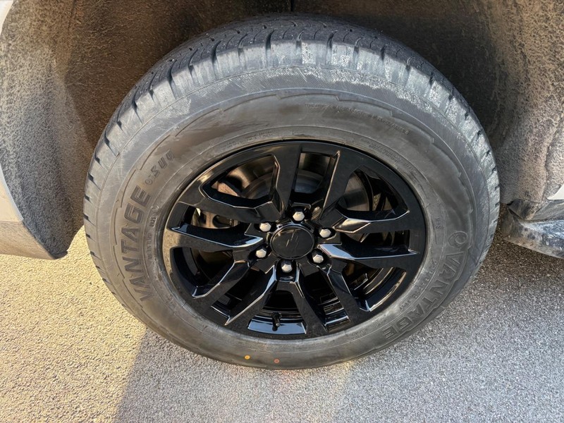 Chevrolet Tahoe Vehicle Full-screen Gallery Image 04