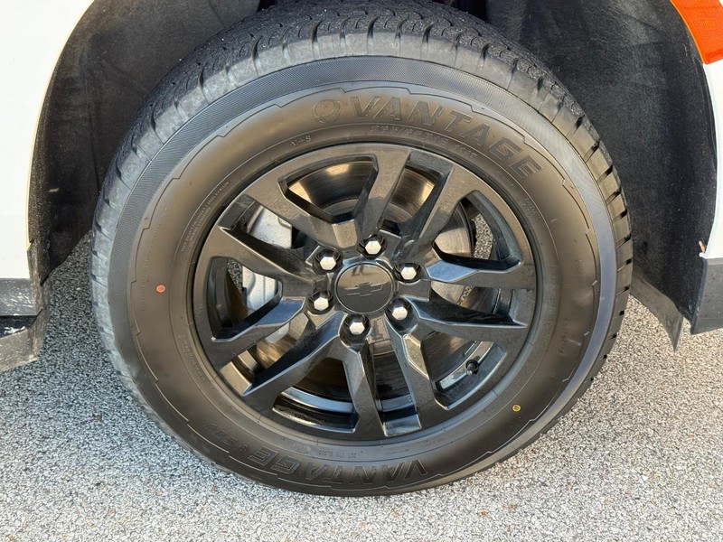 Chevrolet Tahoe Vehicle Full-screen Gallery Image 07