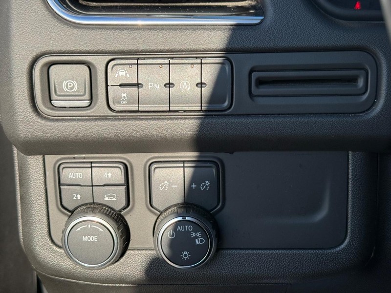 Chevrolet Tahoe Vehicle Full-screen Gallery Image 24