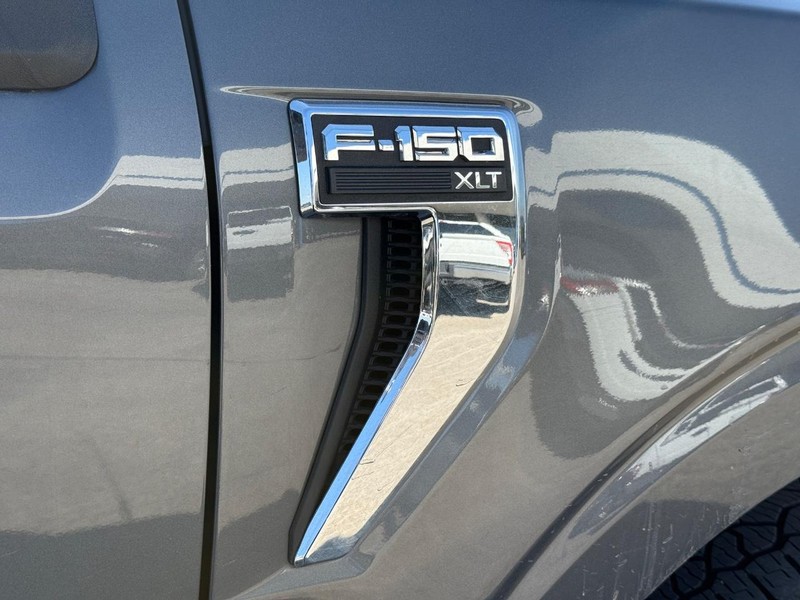 Ford F-150 Vehicle Full-screen Gallery Image 7