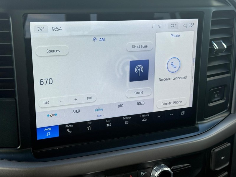 Ford F-150 Vehicle Full-screen Gallery Image 16