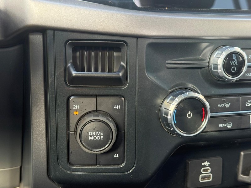 Ford F-150 Vehicle Full-screen Gallery Image 18