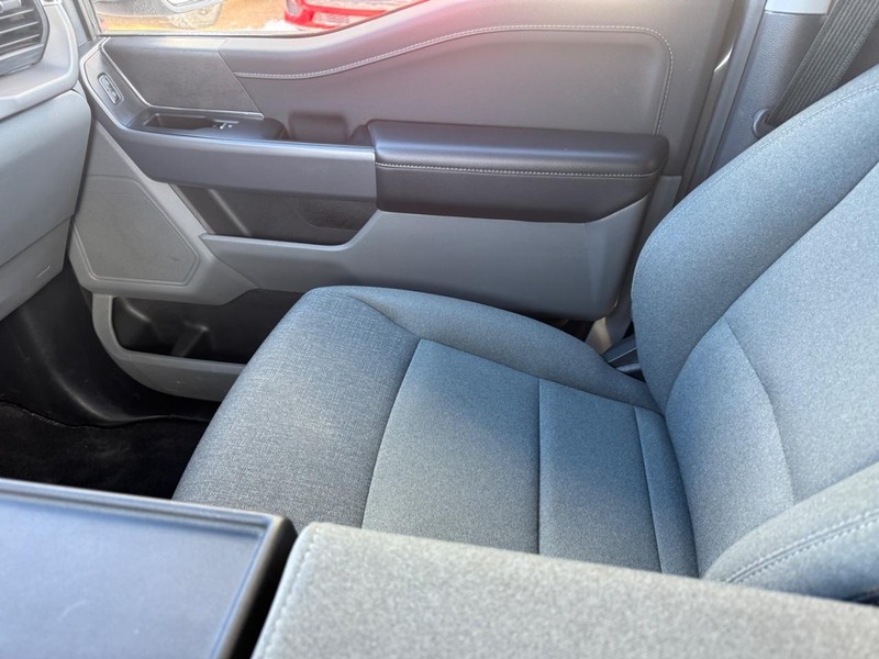 Ford F-150 Vehicle Full-screen Gallery Image 21