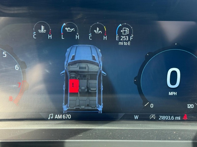 Ford F-150 Vehicle Full-screen Gallery Image 22