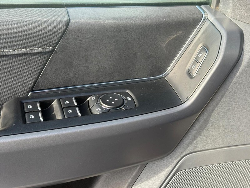 Ford F-150 Vehicle Full-screen Gallery Image 24