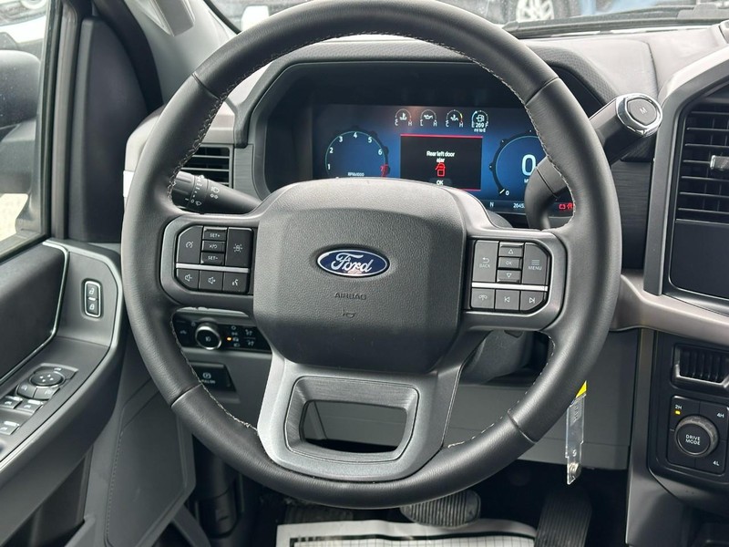 Ford F-150 Vehicle Full-screen Gallery Image 13