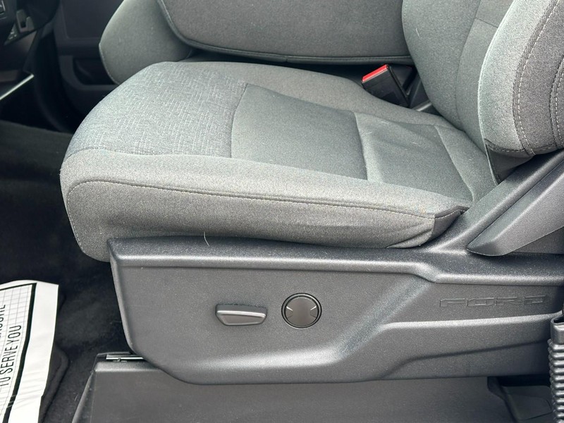 Ford F-150 Vehicle Full-screen Gallery Image 18