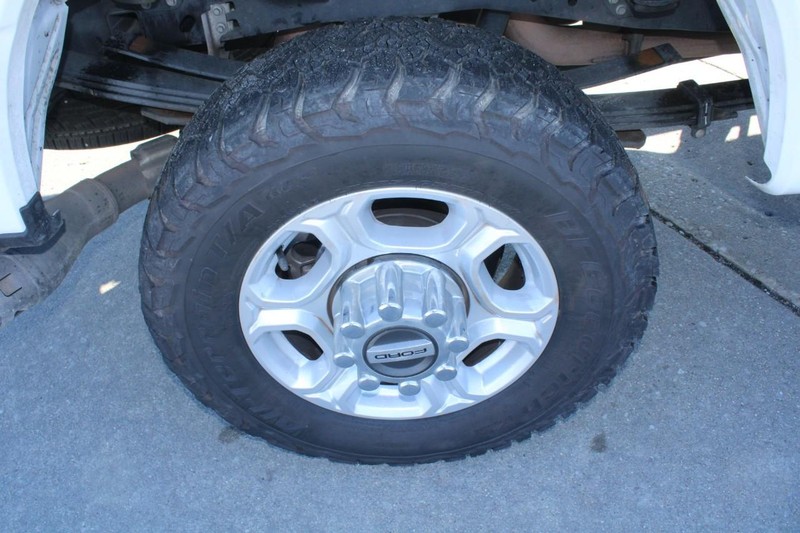 Ford Super Duty F-350 SRW Vehicle Full-screen Gallery Image 7