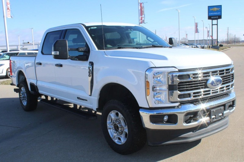 Ford Super Duty F-350 SRW Vehicle Full-screen Gallery Image 8