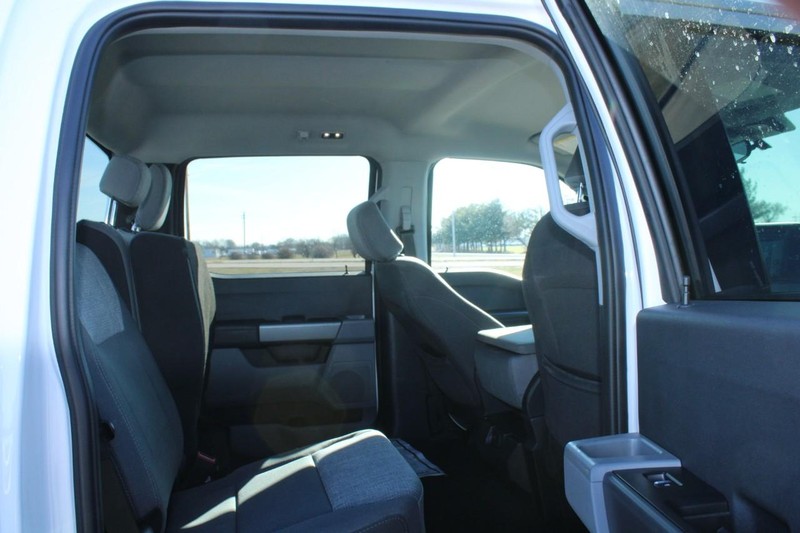 Ford Super Duty F-350 SRW Vehicle Full-screen Gallery Image 9