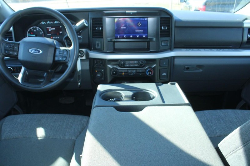 Ford Super Duty F-350 SRW Vehicle Full-screen Gallery Image 10