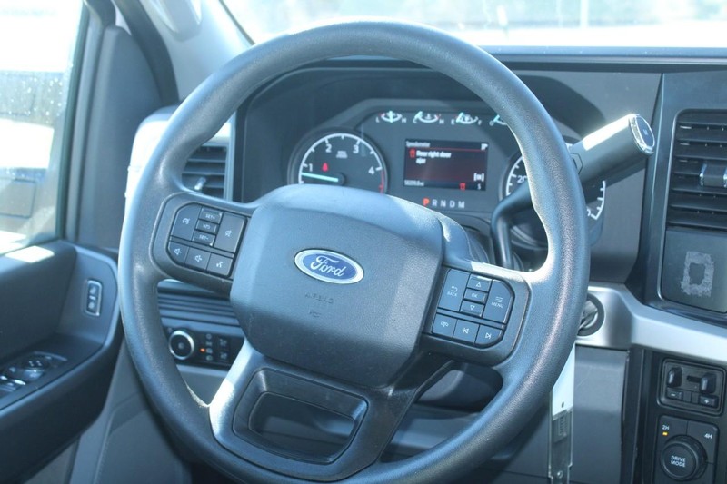 Ford Super Duty F-350 SRW Vehicle Full-screen Gallery Image 11