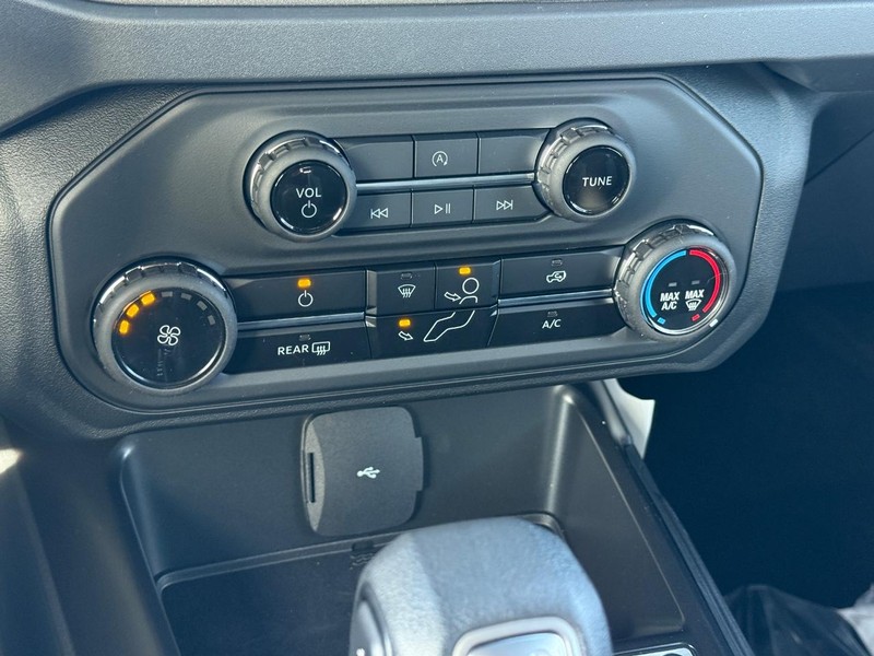 Ford Bronco Vehicle Full-screen Gallery Image 13