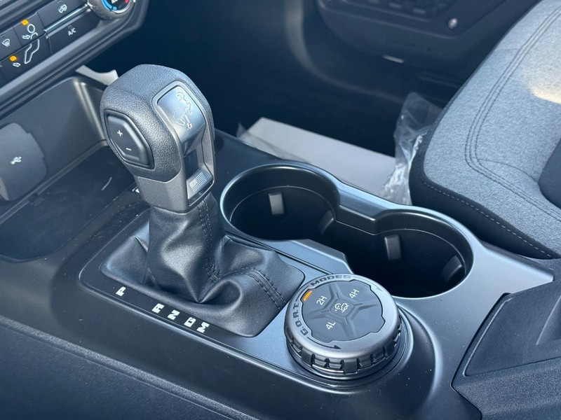 Ford Bronco Vehicle Full-screen Gallery Image 14