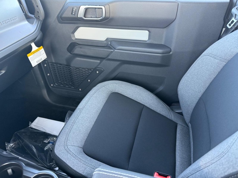 Ford Bronco Vehicle Full-screen Gallery Image 15