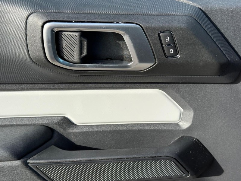 Ford Bronco Vehicle Full-screen Gallery Image 17