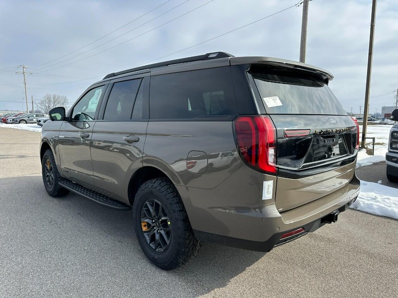 Ford Expedition Vehicle Full-screen Gallery Image 3