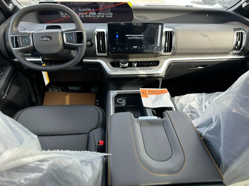 Ford Expedition Vehicle Full-screen Gallery Image 6