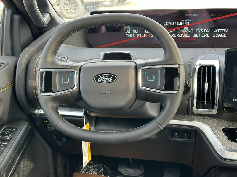 Ford Expedition Vehicle Full-screen Gallery Image 7