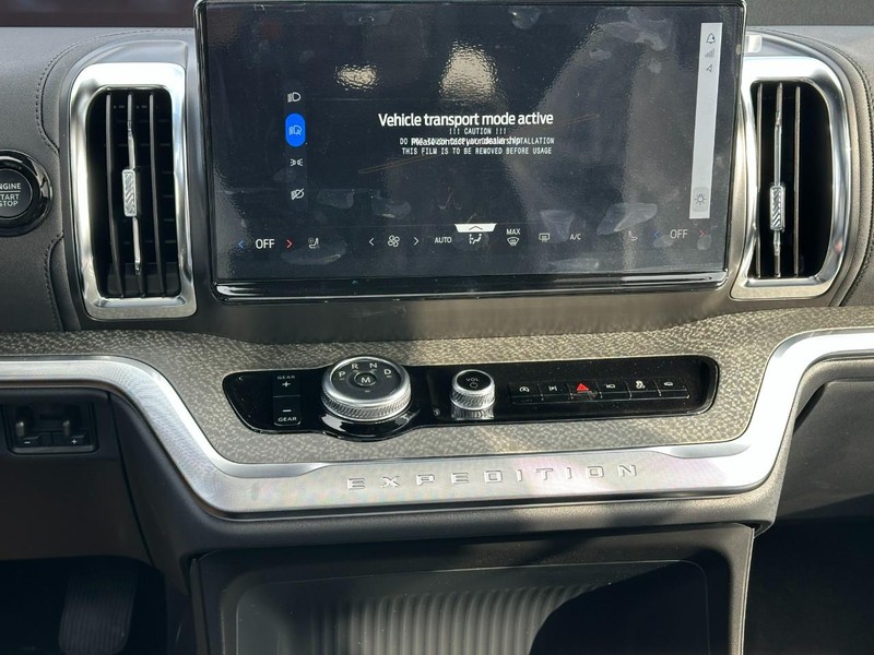 Ford Expedition Vehicle Full-screen Gallery Image 8