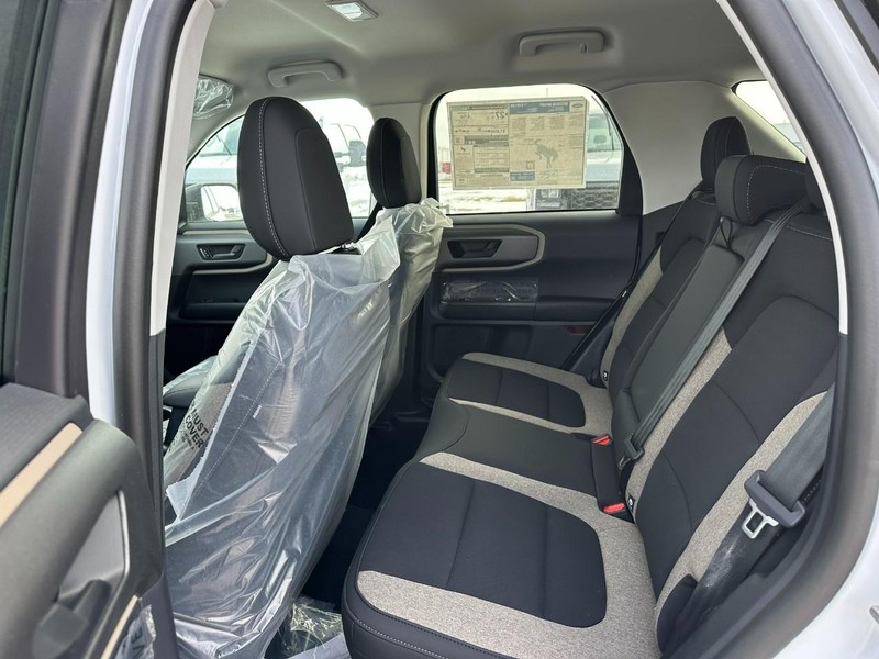 Ford Bronco Sport Vehicle Full-screen Gallery Image 4