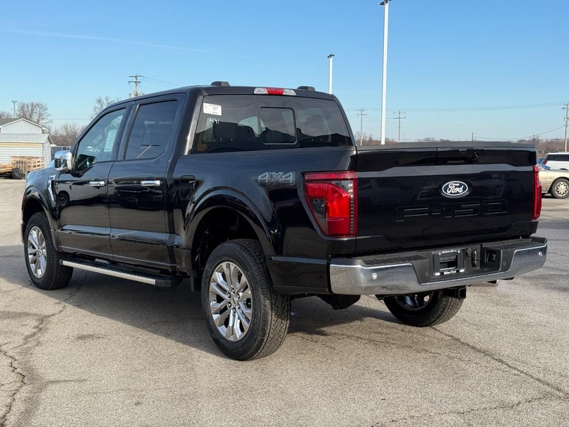 Ford F-150 Vehicle Full-screen Gallery Image 3