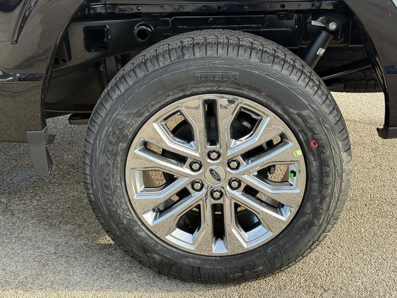 Ford F-150 Vehicle Full-screen Gallery Image 4