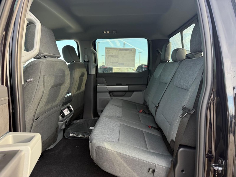 Ford F-150 Vehicle Full-screen Gallery Image 5