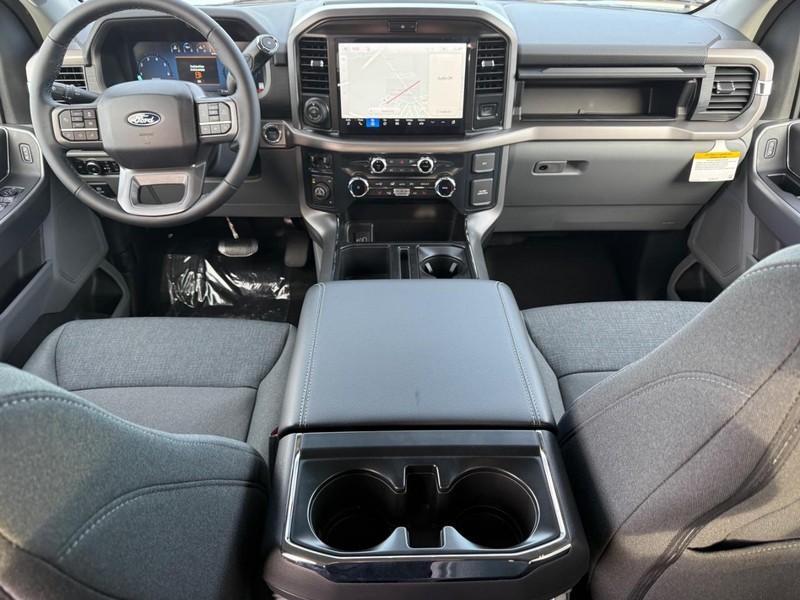 Ford F-150 Vehicle Full-screen Gallery Image 6