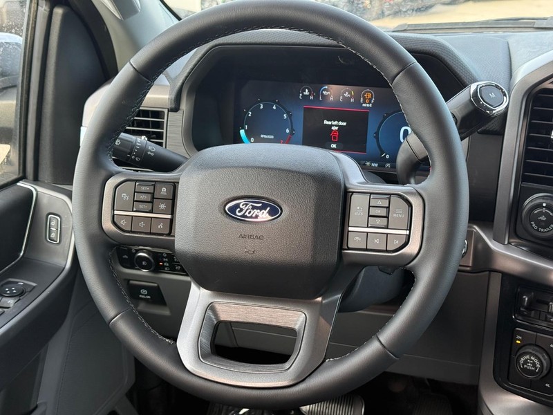 Ford F-150 Vehicle Full-screen Gallery Image 7