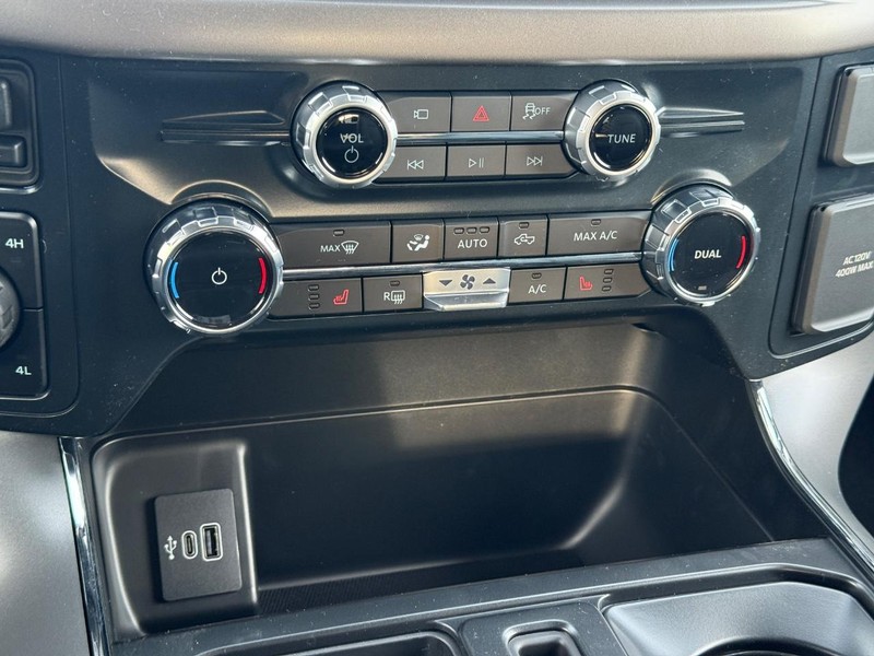 Ford F-150 Vehicle Full-screen Gallery Image 14