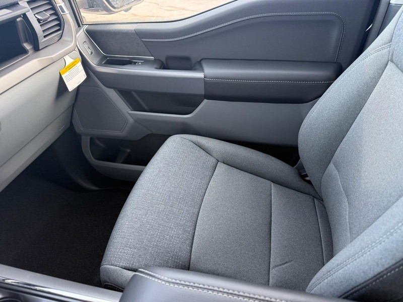 Ford F-150 Vehicle Full-screen Gallery Image 16