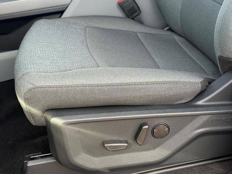 Ford F-150 Vehicle Full-screen Gallery Image 19