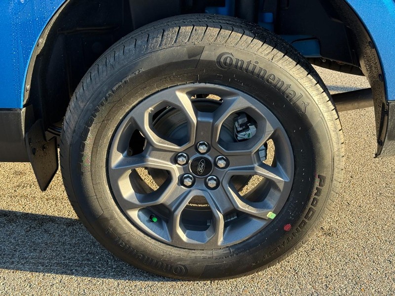 Ford Maverick Vehicle Full-screen Gallery Image 4