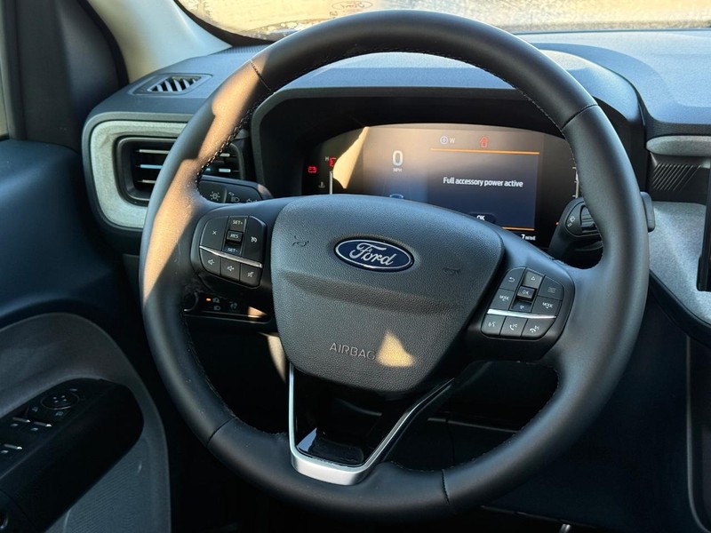 Ford Maverick Vehicle Full-screen Gallery Image 8