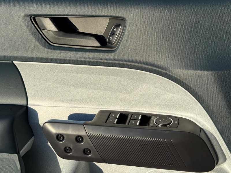 Ford Maverick Vehicle Full-screen Gallery Image 17