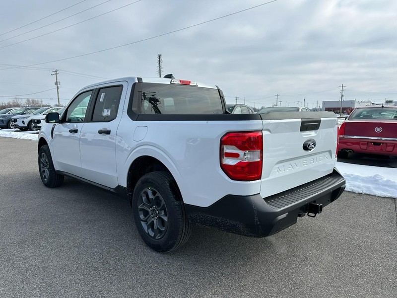 Ford Maverick Vehicle Full-screen Gallery Image 3