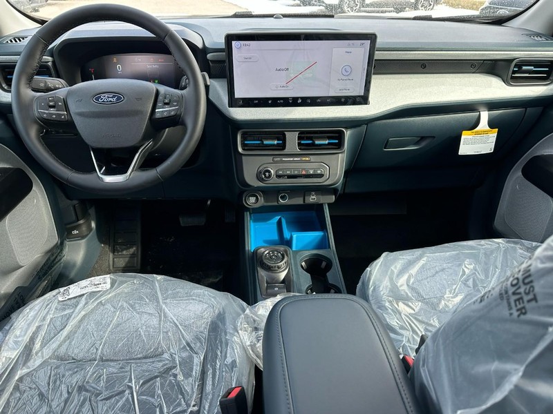 Ford Maverick Vehicle Full-screen Gallery Image 6