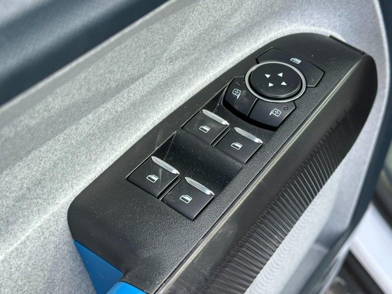 Ford Maverick Vehicle Full-screen Gallery Image 10