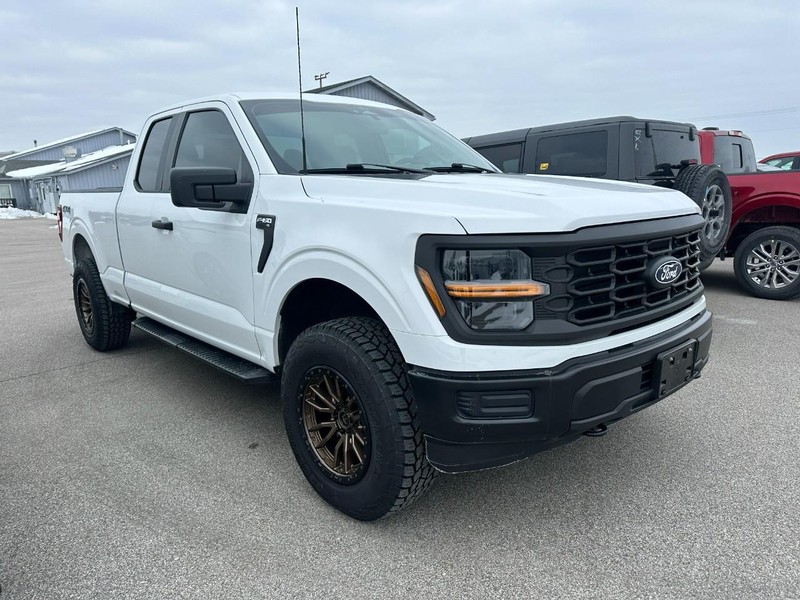 Ford F-150 Vehicle Full-screen Gallery Image 3