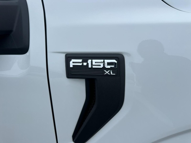 Ford F-150 Vehicle Full-screen Gallery Image 4