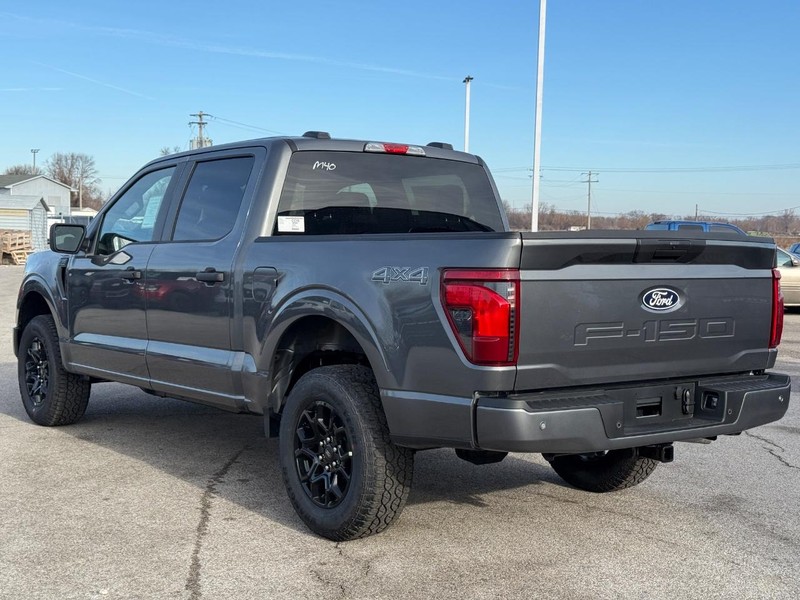 Ford F-150 Vehicle Full-screen Gallery Image 3