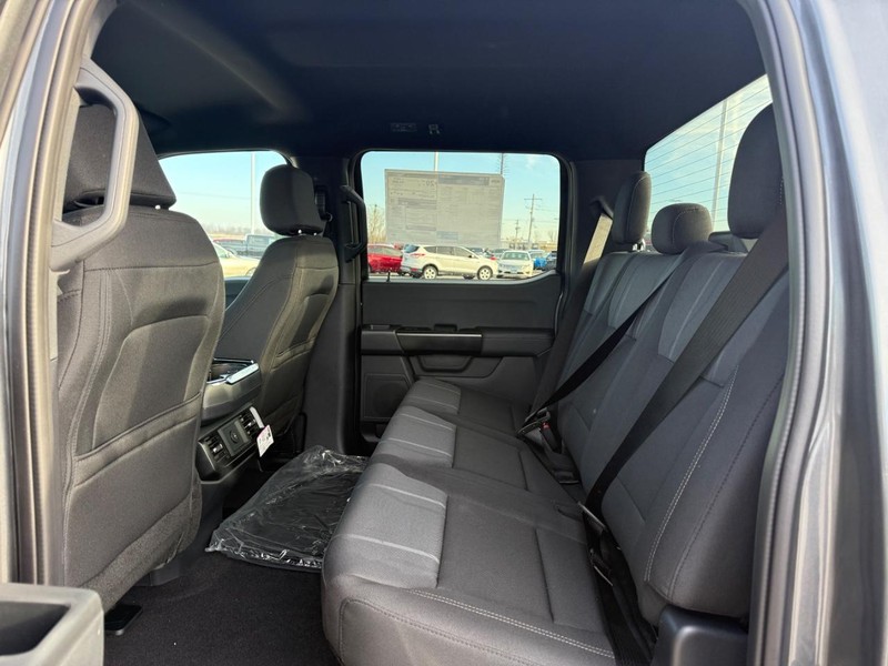 Ford F-150 Vehicle Full-screen Gallery Image 5