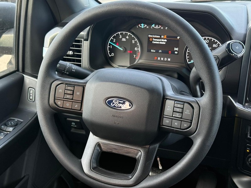 Ford F-150 Vehicle Full-screen Gallery Image 7