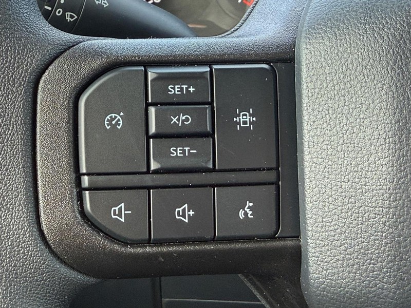 Ford F-150 Vehicle Full-screen Gallery Image 8