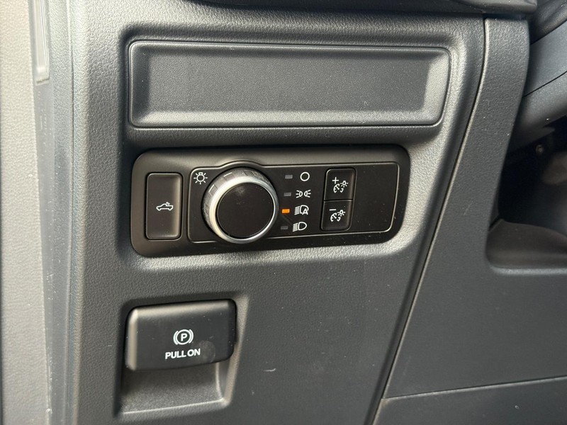 Ford F-150 Vehicle Full-screen Gallery Image 16