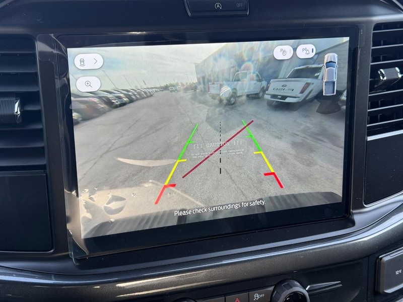 Ford F-150 Vehicle Full-screen Gallery Image 11