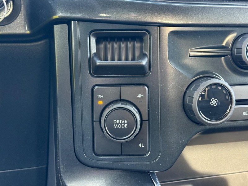 Ford F-150 Vehicle Full-screen Gallery Image 12